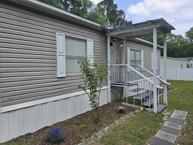 Photo - 239 Thompson Cir House