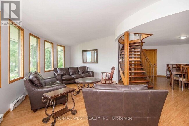 Photo - 1065 Concession 8 Rd