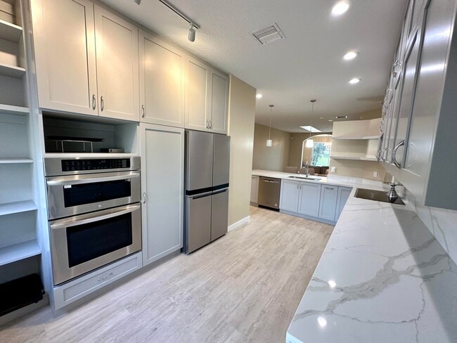 Photo - 5791 Island Reach Ln