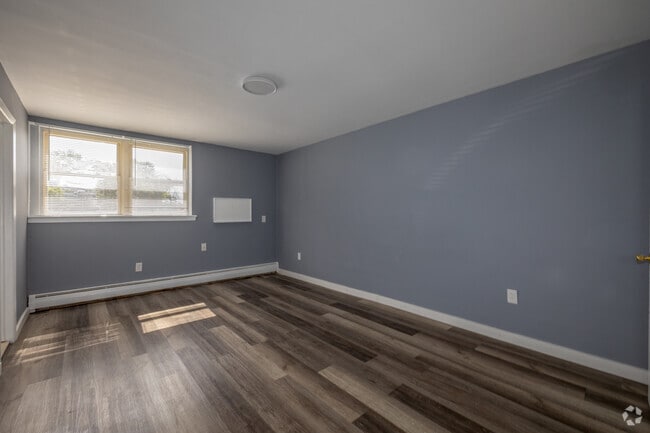 2BD, 2BA - 900 SF