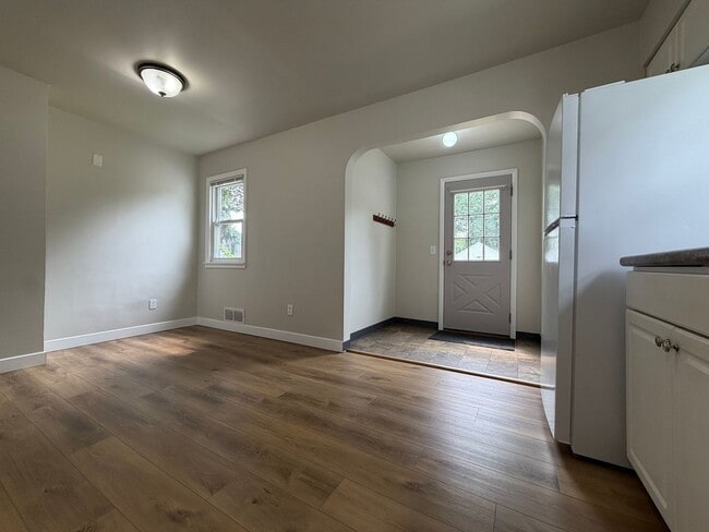 Photo - 816 Webster St NW
