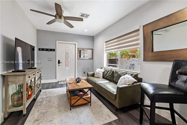 Building Photo - 37 NW 47th Terrace Unit 37 NW 47th Ter  B Rental