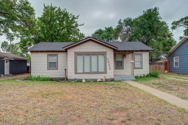 Building Photo - Wonderful updated home! 3/1!
