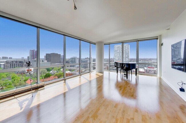 Photo - 1629 S Prairie Ave Unidad 1806