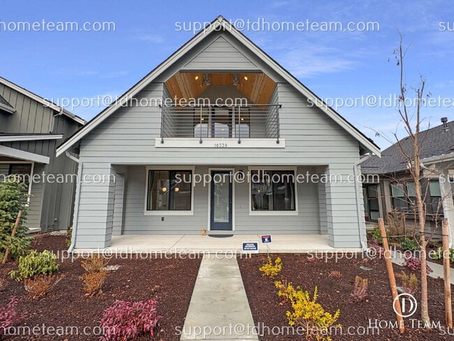 Building Photo - "Charming Kirkland Retreat: Cozy 2-Bedroom Gem with Hardwood Floors & Fireplace!"