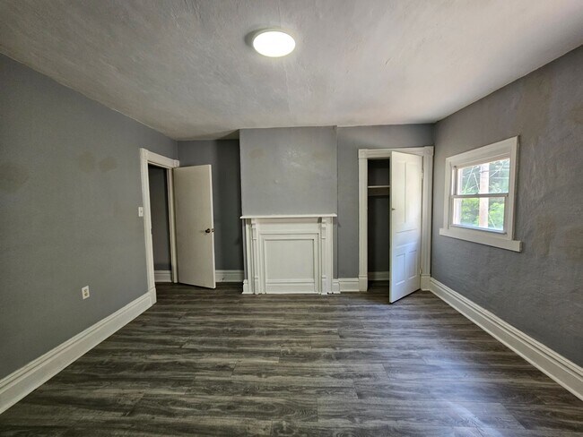 Photo - Spacious 3 bedroom 1 bath house for rent i...