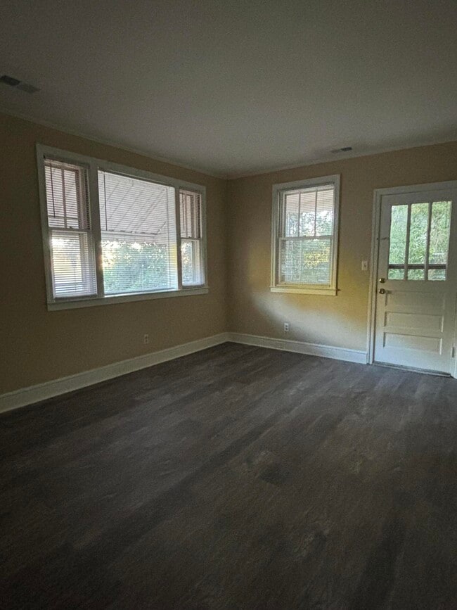 Photo - 901 Miller Rd