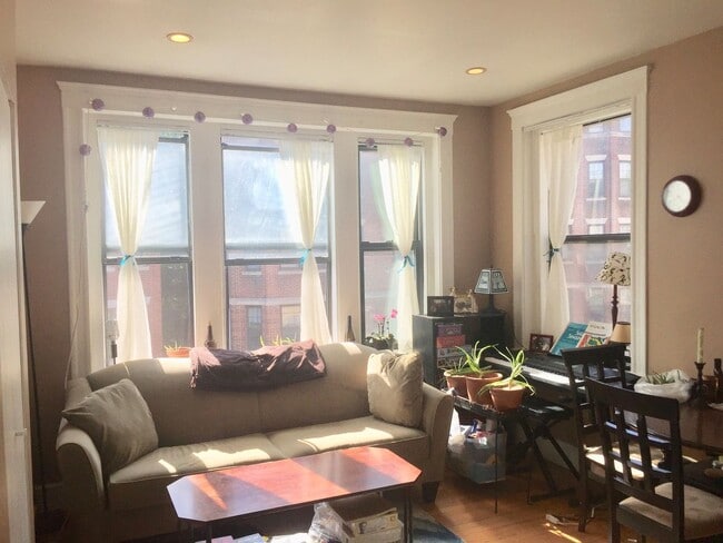 Building Photo - WOW!!! NICE BRIGHTON 2 BED NEAR CLEVELAND CIRCLE