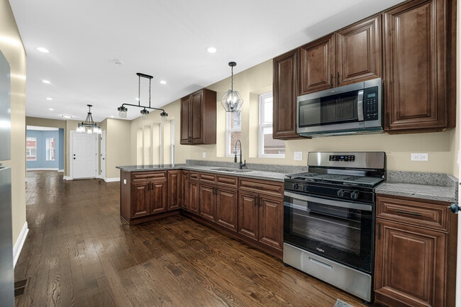 Photo - 7316 S Rockwell St