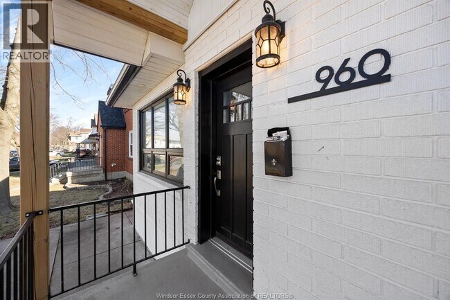 Photo - 960 Janette Ave