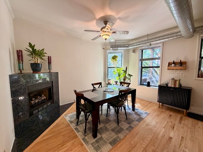Building Photo - 1023 W Balmoral Ave Unit 3A