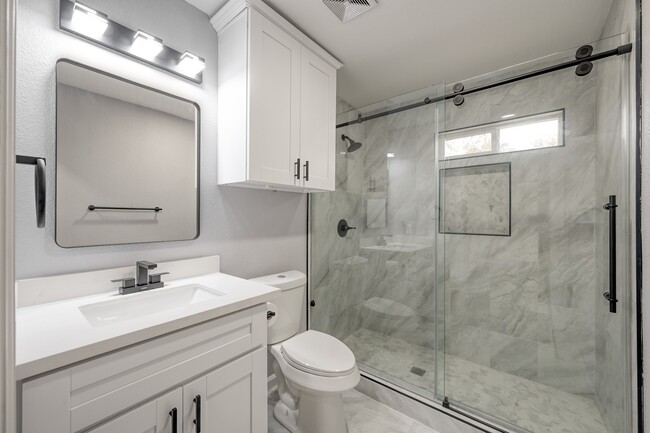 Building Photo - 513 Barkley St