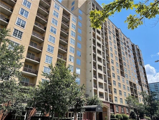 Building Photo - 1101 Juniper St NE Unit 77