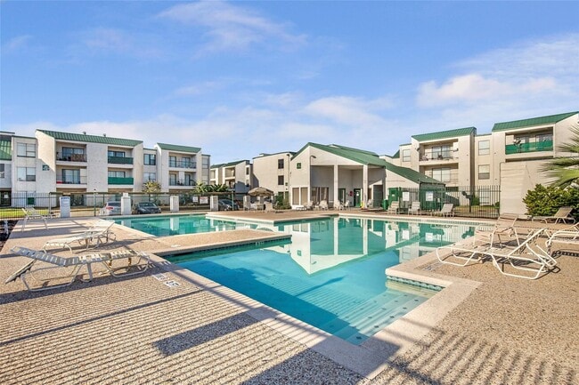 Building Photo - 2816 S Bartell Dr Unit 34