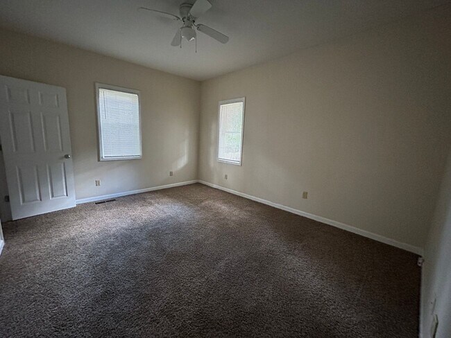 Photo - 108 Banks St