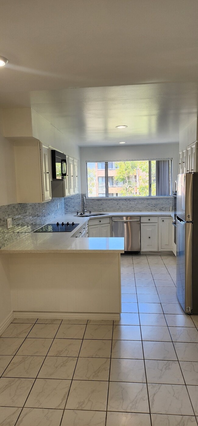 Photo - 303 N Swall Dr Unidad 301