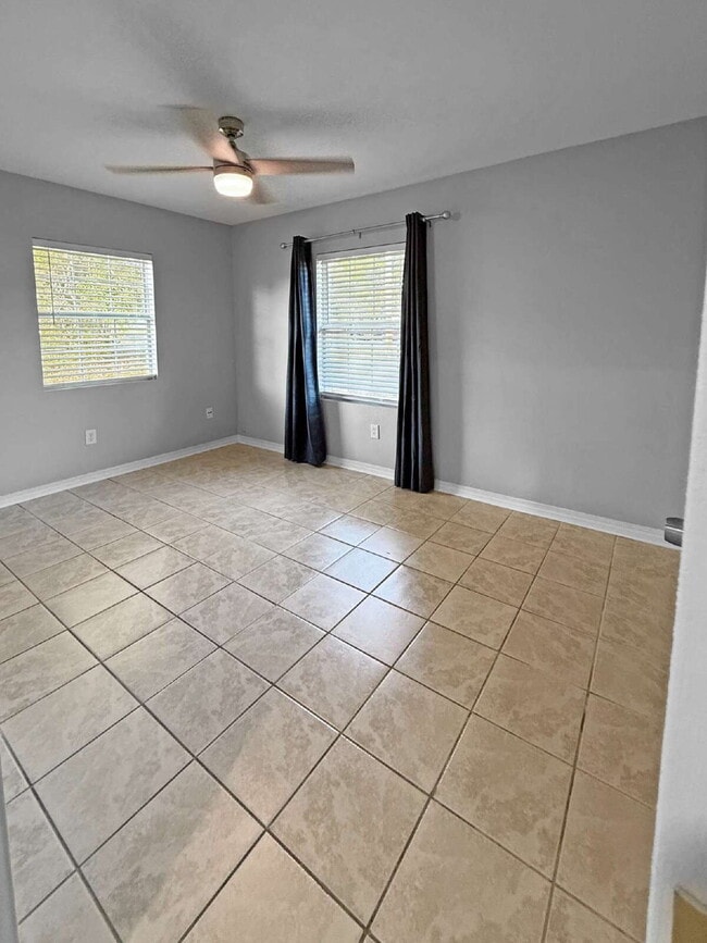 Photo - 5 Ellinor Ct Unit #B