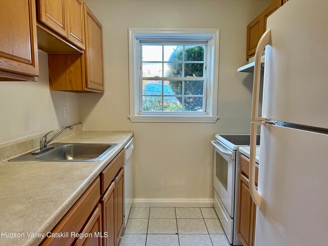 Photo - 16 Huguenot St