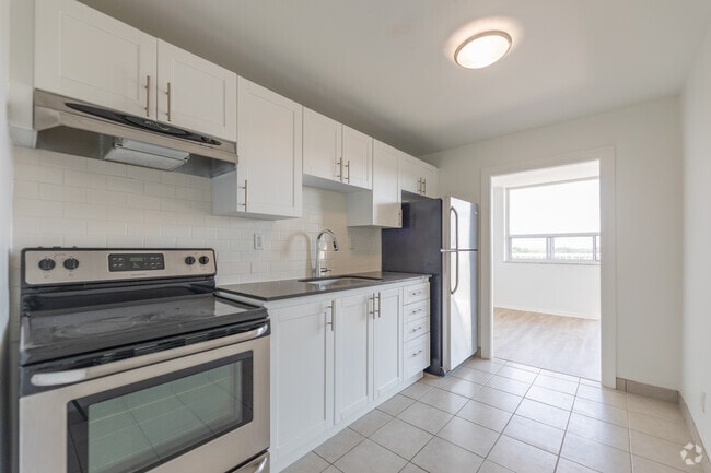 2BR, 2BA - Kitchen