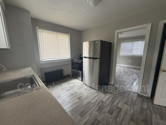 Photo - 560 Wylie Ave