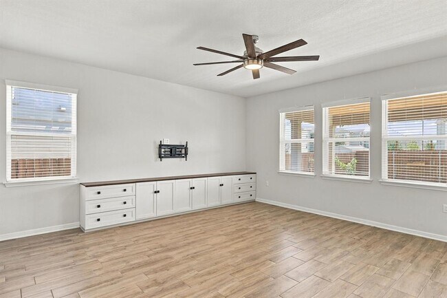 609 Falkland Trace
