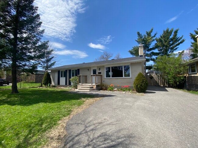 Photo - 877 Dynes Rd