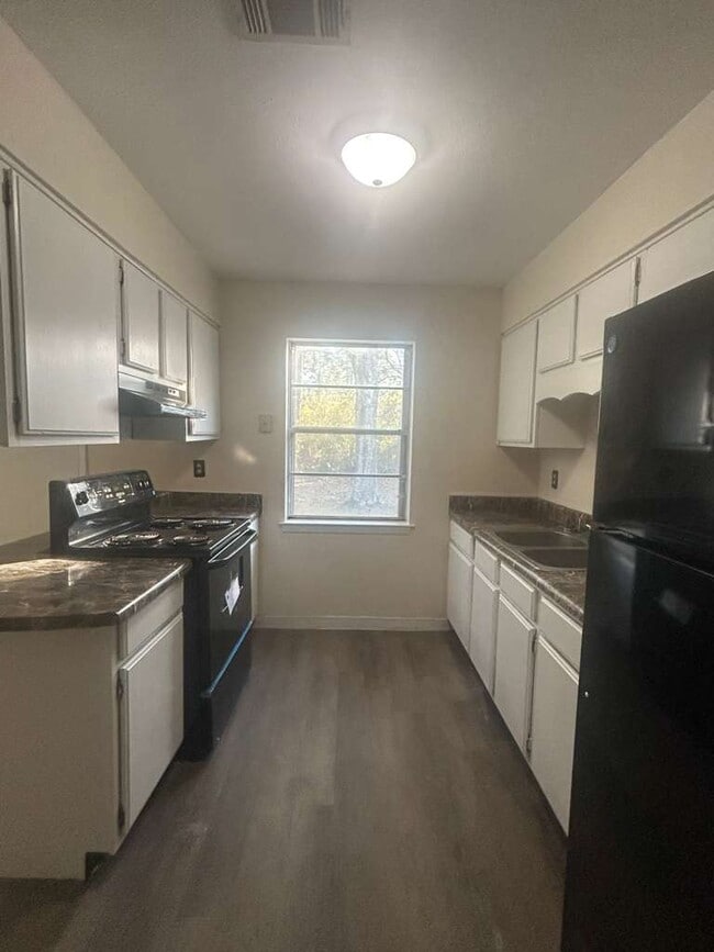 Photo - 1817 Victoria Dr