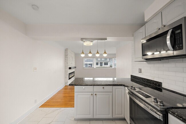 Photo - 2046 Yorkshire Rd