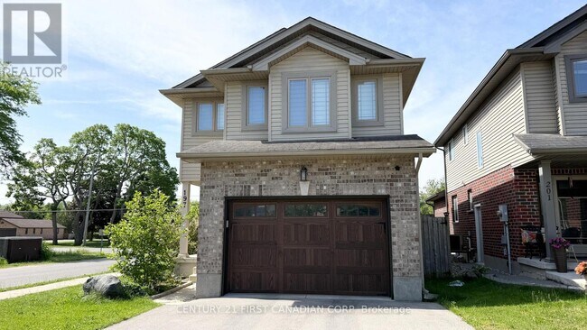Photo - 197 Baxter St