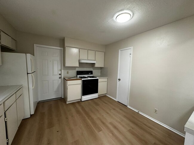 Photo - Quattro Investment Group LLC1 (5802 Emerald Forest Dr) Unidad B