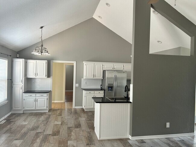 cocina/comedor - 1825 Mountain Ash Dr