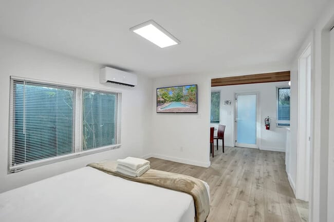 Building Photo - 1115 SW 4th St