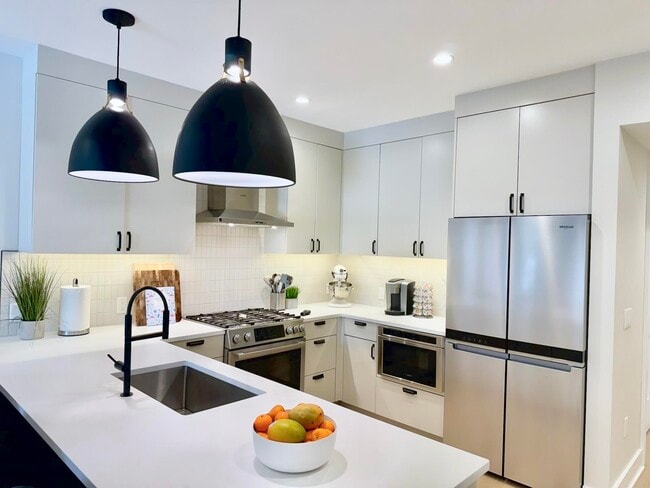 Building Photo - 366 6th St Unit 302 Rental