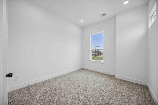 Photo - 8103 Calhoun Rd