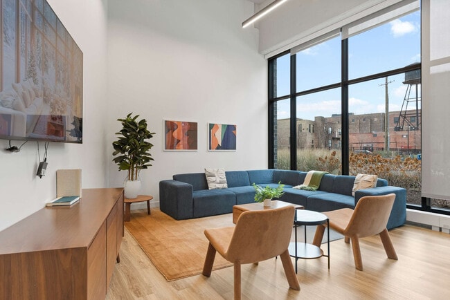 Photo - 851 W Blackhawk St Unidad ID1243858P