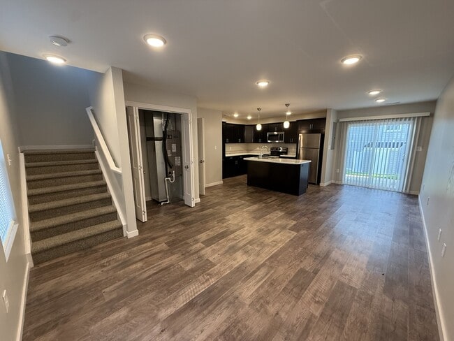 Photo - 408 Creekview Dr