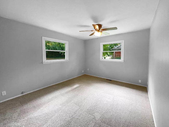 Photo - 210 Littlebrook Dr