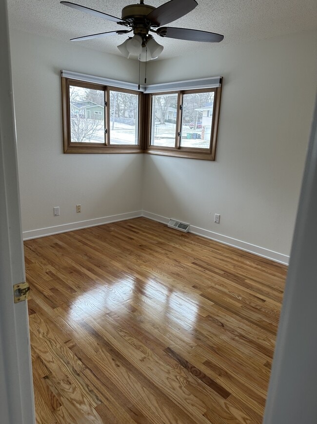 Photo - 3207 90th St