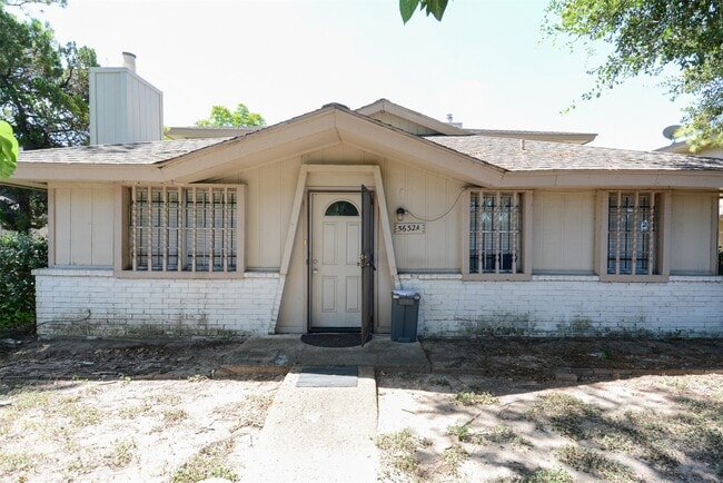 Building Photo - 5632 Birchmont Dr Unit 23
