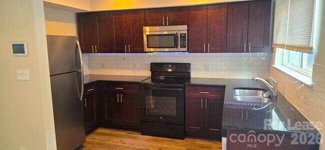 Photo - 310 State St