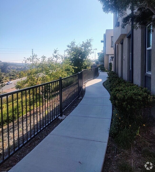 Building Photo - Desirable Coastal Townhome in Vista