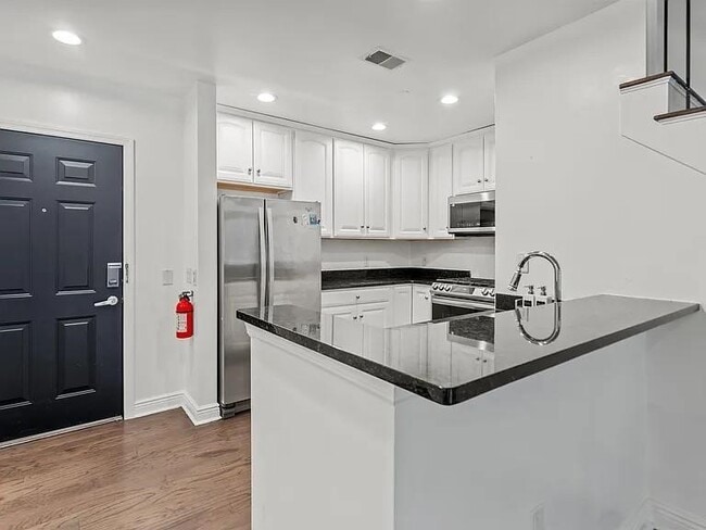 Building Photo - 7400 River Rd Unit 442