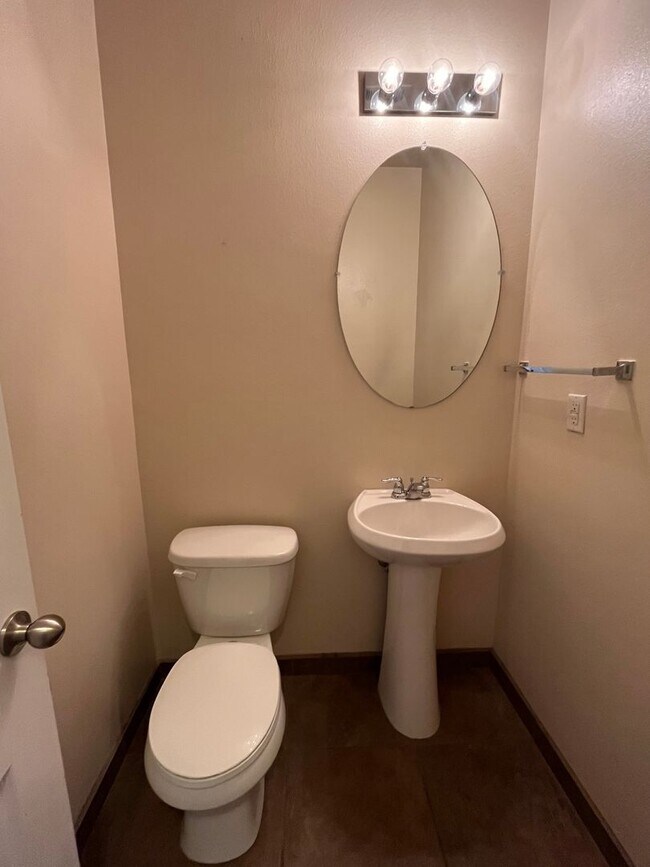 Photo - Spacious 3 Bedroom 2.5 Bathroom Home In Victory Hills!