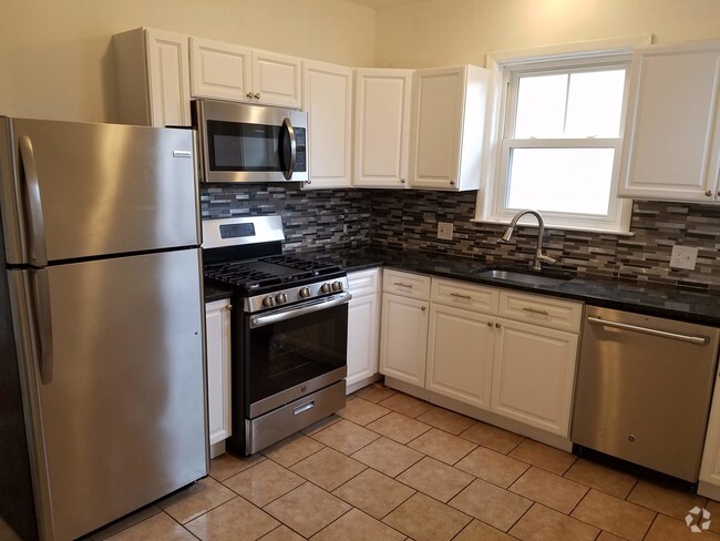 Building Photo - 20 Mayflower St Unit 2 Rental