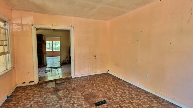 Photo - 127 Barbara Ave