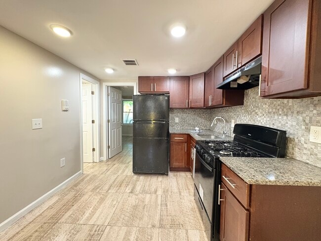 Photo - 329 Forrest St Apartments Unit 1