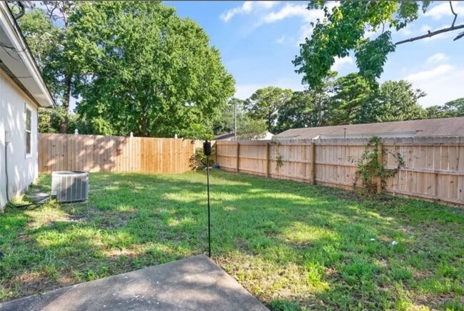 Photo - 540 Chateau Cir