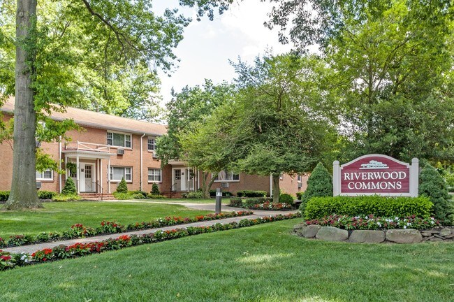 Riverwood Commons, LLC