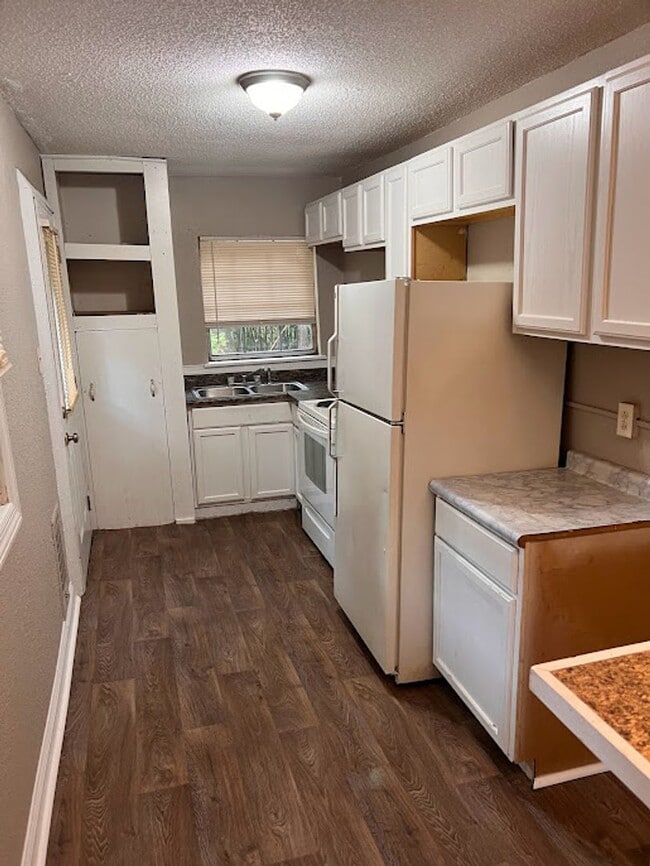 Photo - Home minutes away from the interstate and ...