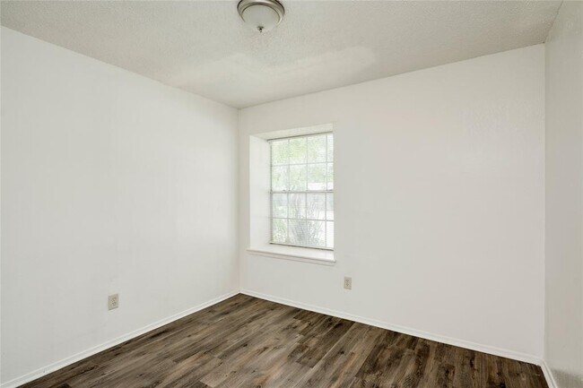 Photo - 7918 West Gate Blvd